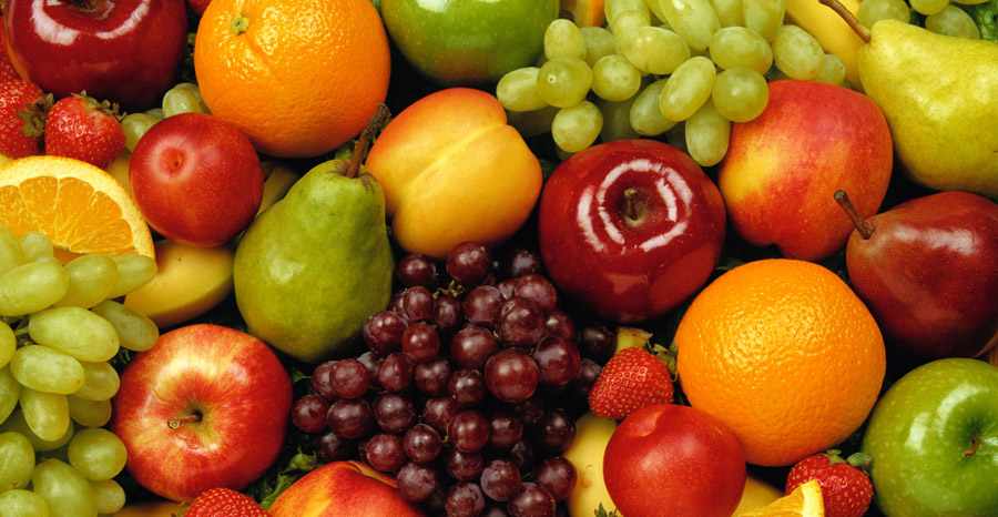 Витамины в фруктах. Овощи. Фрукты реклама. Овощи фрукты вывеска. Разные цвета фруктов говорят о том что